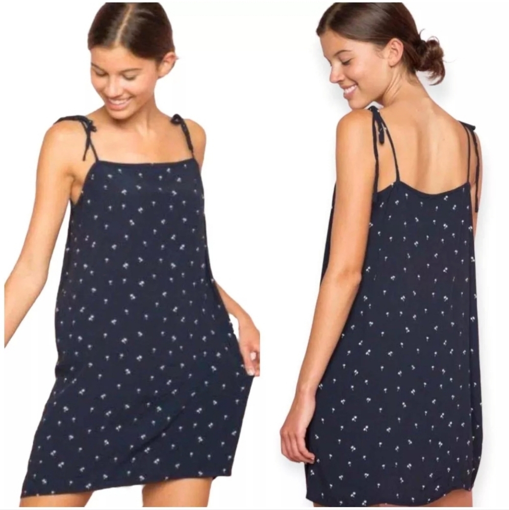 Brandy Melville Carey dress. Navy blue palm tree print. One size